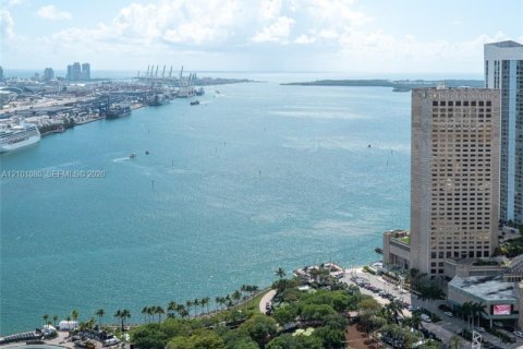 Condo in Miami, Florida, 2 bedrooms  № 2401334 - photo 12