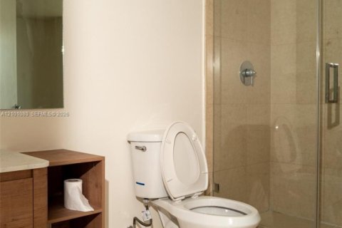Condo in Miami, Florida, 2 bedrooms  № 2401334 - photo 8