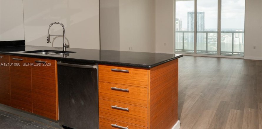 Condo in Miami, Florida, 2 bedrooms  № 2401334