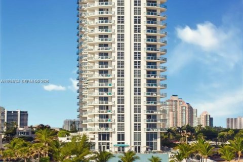 Condominio en venta en Sunny Isles Beach, Florida, 1 dormitorio, 63.92 m2 № 2008549 - foto 11