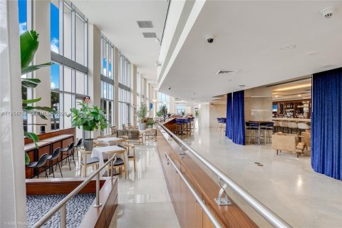 Condominio en venta en Sunny Isles Beach, Florida, 1 dormitorio, 63.92 m2 № 2008549 - foto 10