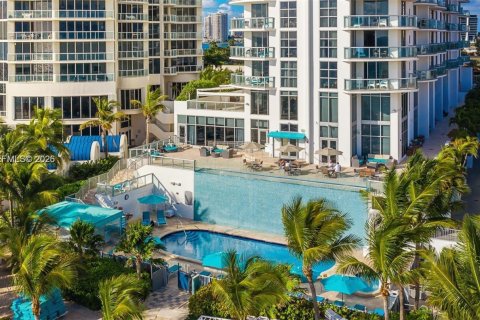 Condominio en Sunny Isles Beach, Florida, 1 dormitorio  № 2008549