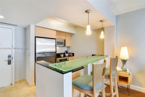 Condominio en venta en Sunny Isles Beach, Florida, 1 dormitorio, 63.92 m2 № 2008549 - foto 7