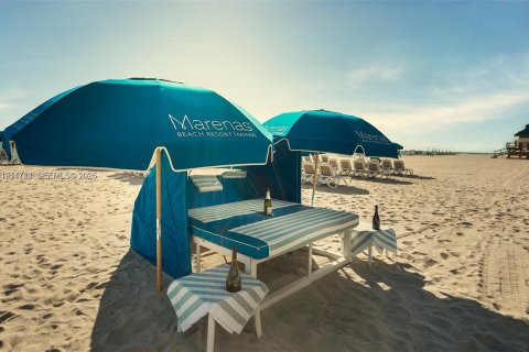 Condominio en venta en Sunny Isles Beach, Florida, 1 dormitorio, 63.92 m2 № 2008549 - foto 9