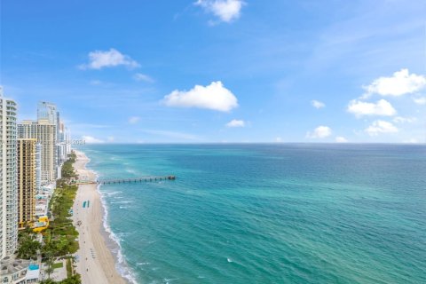 Condominio en venta en Sunny Isles Beach, Florida, 3 dormitorios, 257.15 m2 № 2035727 - foto 3