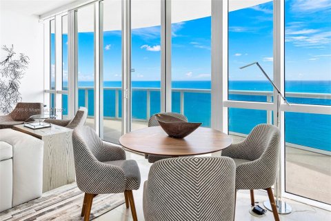 Condominio en venta en Sunny Isles Beach, Florida, 3 dormitorios, 257.15 m2 № 2035727 - foto 25