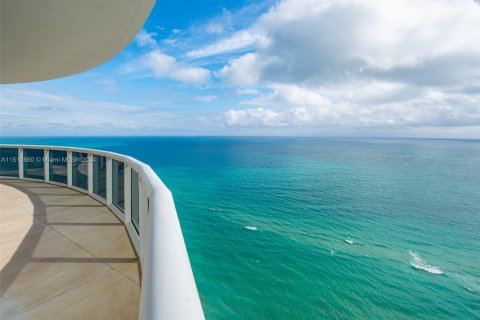 Condominio en venta en Sunny Isles Beach, Florida, 3 dormitorios, 257.15 m2 № 2035727 - foto 16