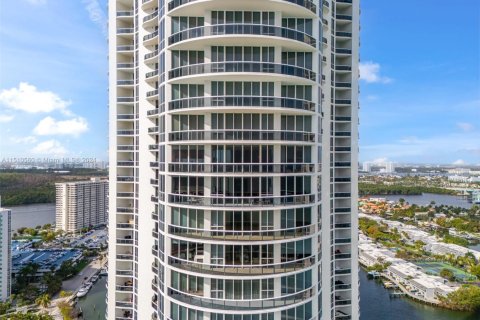 Condominio en venta en Sunny Isles Beach, Florida, 3 dormitorios, 257.15 m2 № 2035727 - foto 7