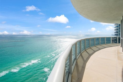 Condominio en venta en Sunny Isles Beach, Florida, 3 dormitorios, 257.15 m2 № 2035727 - foto 13