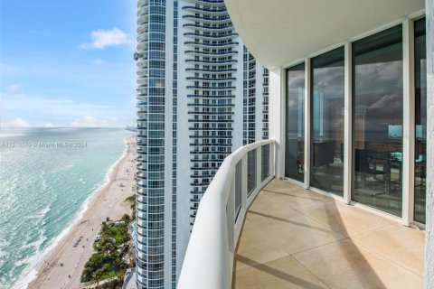 Condominio en venta en Sunny Isles Beach, Florida, 3 dormitorios, 257.15 m2 № 2035727 - foto 14