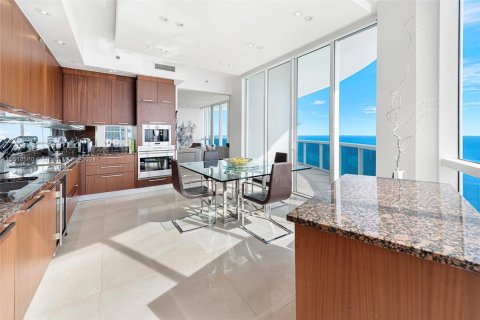 Condominio en venta en Sunny Isles Beach, Florida, 3 dormitorios, 257.15 m2 № 2035727 - foto 20