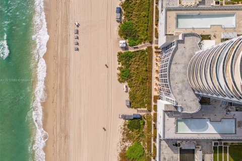 Condominio en venta en Sunny Isles Beach, Florida, 3 dormitorios, 257.15 m2 № 2035727 - foto 5