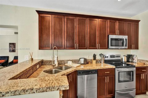 Снять в аренду виллу или дом в Саут-Майами, Флорида 3 спальни, 127.18м2, № 1947395 - фото 10