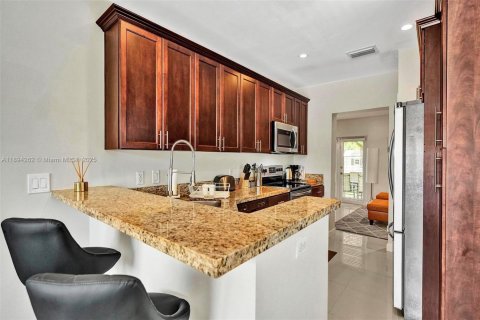 Снять в аренду виллу или дом в Саут-Майами, Флорида 3 спальни, 127.18м2, № 1947395 - фото 9