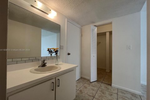 Condo in Deerfield Beach, Florida, 2 bedrooms  № 1764335 - photo 14