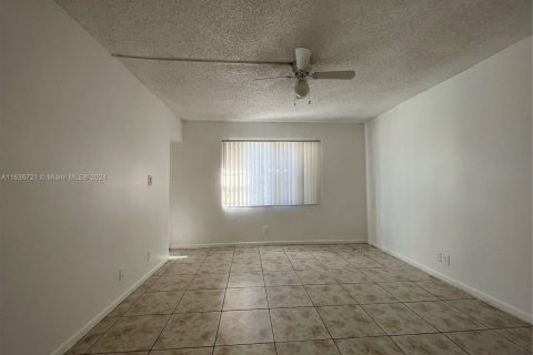 Condo in Deerfield Beach, Florida, 2 bedrooms  № 1764335 - photo 8