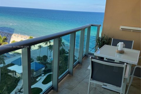 Studio in the Condo in Hollywood, Florida  № 2063856