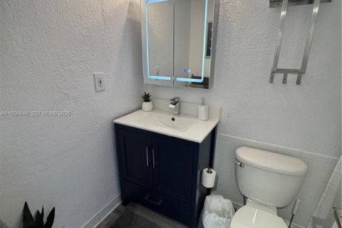 Condo in Hollywood, Florida  № 2063856 - photo 7