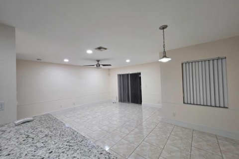 Touwnhouse à louer à Miramar, Floride: 2 chambres, 111.48 m2 № 2262988 - photo 5