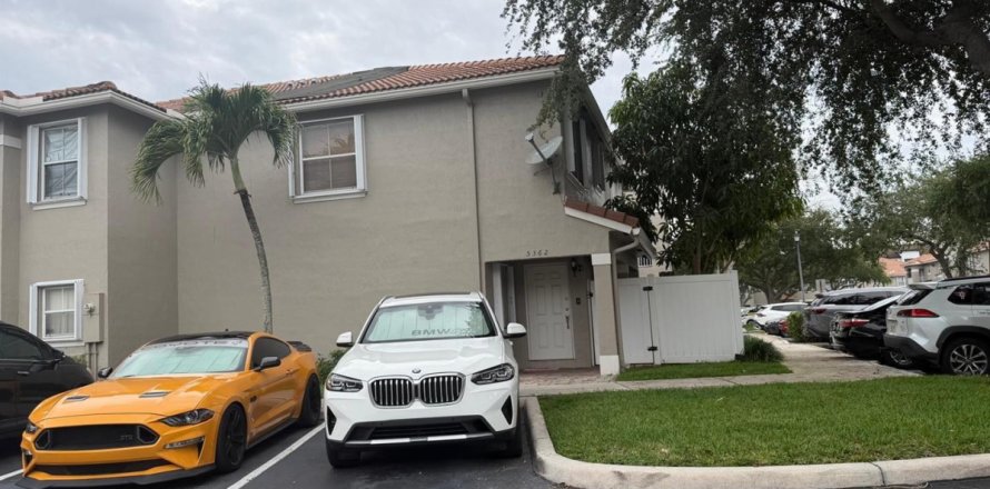 Touwnhouse à Miramar, Floride 2 chambres, 111.48 m2 № 2262988