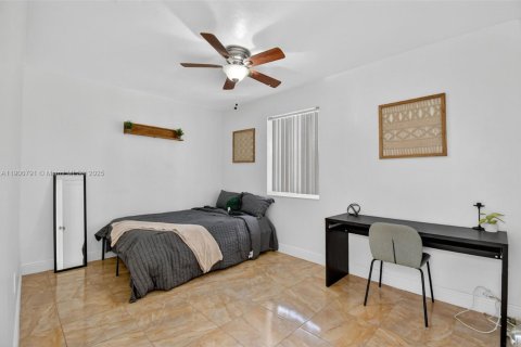 House in North Miami, Florida 6 bedrooms, 143.26 sq.m. № 1951888 - photo 11