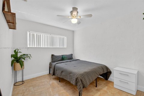 House in North Miami, Florida 6 bedrooms, 143.26 sq.m. № 1951888 - photo 17