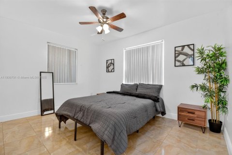 House in North Miami, Florida 6 bedrooms, 143.26 sq.m. № 1951888 - photo 15