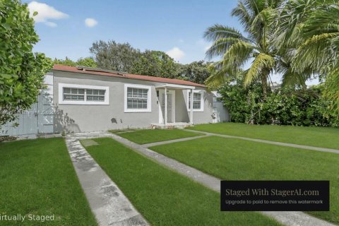 House in North Miami, Florida 6 bedrooms, 143.26 sq.m. № 1951888 - photo 1