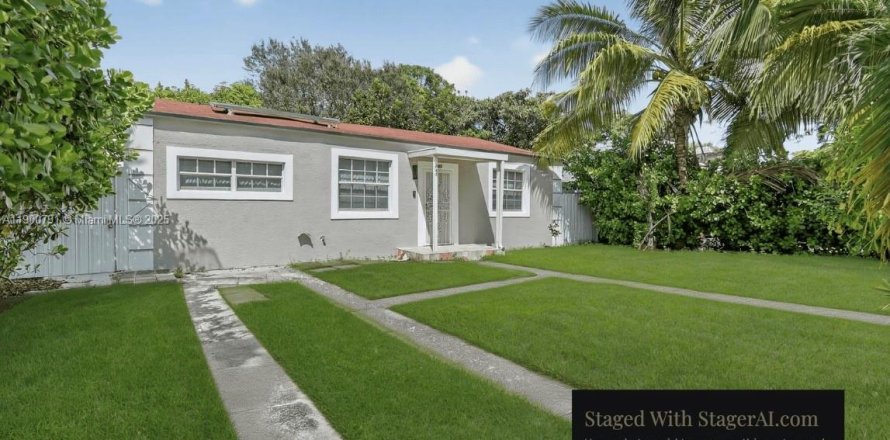 House in North Miami, Florida 6 bedrooms, 143.26 sq.m. № 1951888