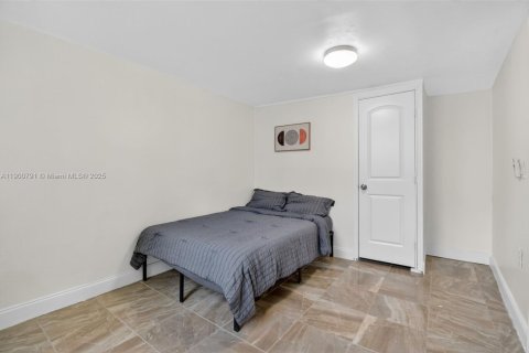 House in North Miami, Florida 6 bedrooms, 143.26 sq.m. № 1951888 - photo 25