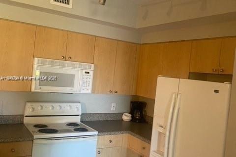 Condo in Tamarac, Florida, 2 bedrooms  № 1852365 - photo 8