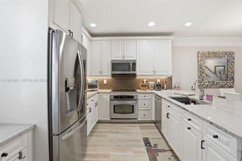 Снять в аренду таунхаус в Делрей-Бич, Флорида 3 спальни, 162.76м2, № 2019754 - фото 5