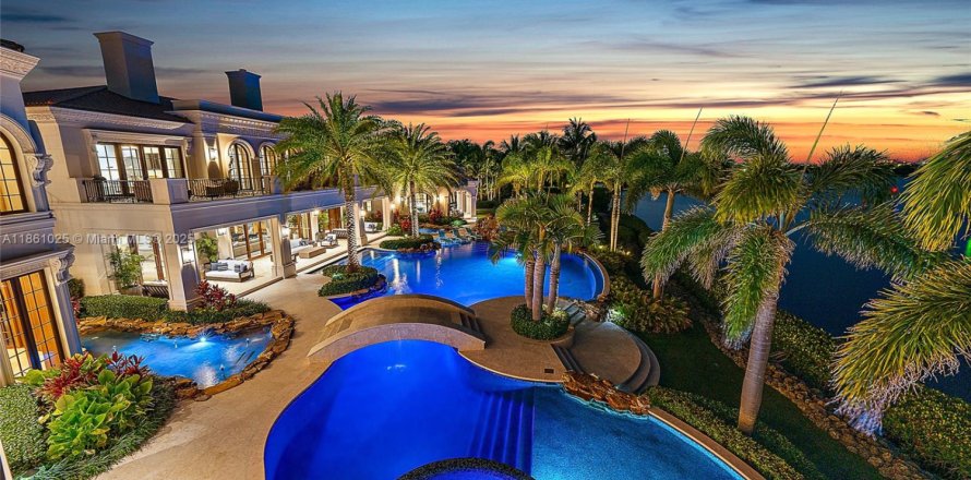 House in Jupiter, Florida 6 bedrooms, 1784.28 sq.m. № 2019026