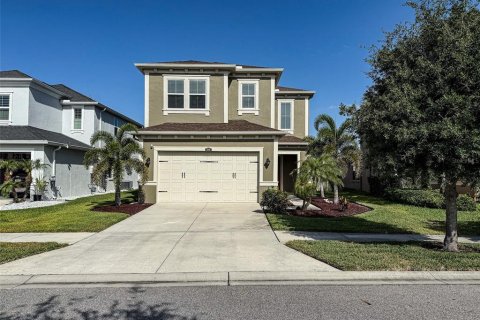House in ESTANCIA

 in Wesley Chapel, Florida 4 bedrooms, 231.79 sq.m. № 1547438 - photo 3