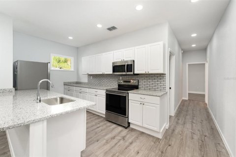Propiedad comercial en venta en Lakeland, Florida, 4 dormitorios, 141.03 m2 № 1899622 - foto 11