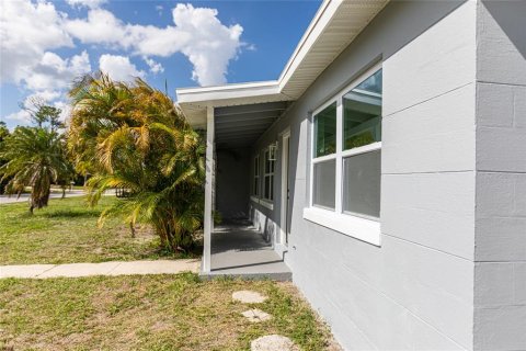 House in Port Charlotte, Florida 3 bedrooms, 93.92 sq.m. № 2195136 - photo 19