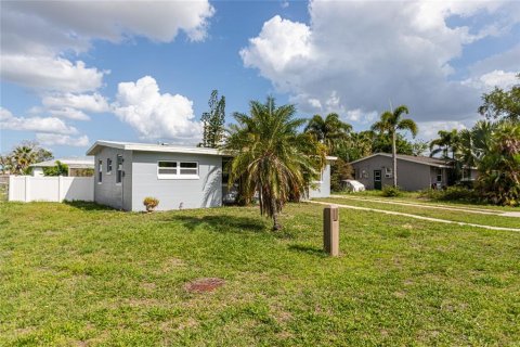 House in Port Charlotte, Florida 3 bedrooms, 93.92 sq.m. № 2195136 - photo 15