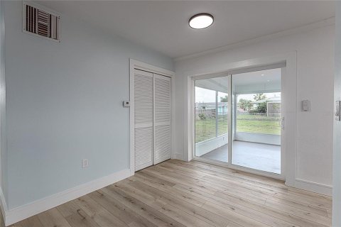 House in Port Charlotte, Florida 3 bedrooms, 93.92 sq.m. № 2195136 - photo 8