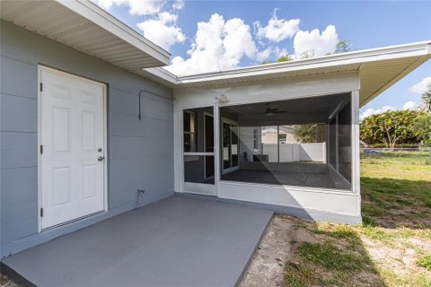 House in Port Charlotte, Florida 3 bedrooms, 93.92 sq.m. № 2195136 - photo 22