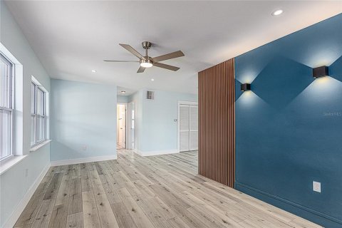 House in Port Charlotte, Florida 3 bedrooms, 93.92 sq.m. № 2195136 - photo 4