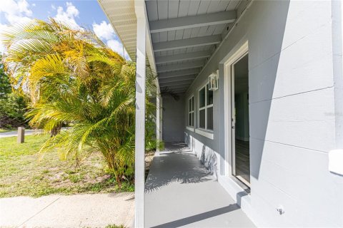 House in Port Charlotte, Florida 3 bedrooms, 93.92 sq.m. № 2195136 - photo 18
