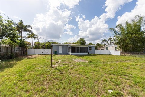 House in Port Charlotte, Florida 3 bedrooms, 93.92 sq.m. № 2195136 - photo 17