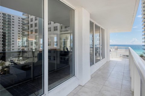 Copropriété à louer à Hollywood, Floride: 2 chambres, 173.54 m2 № 1984944 - photo 28