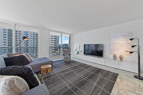 Copropriété à louer à Hollywood, Floride: 2 chambres, 173.54 m2 № 1984944 - photo 17