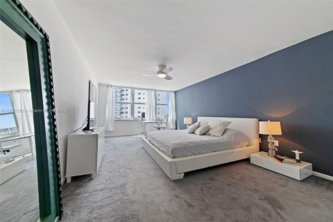 Copropriété à louer à Hollywood, Floride: 2 chambres, 173.54 m2 № 1984944 - photo 22