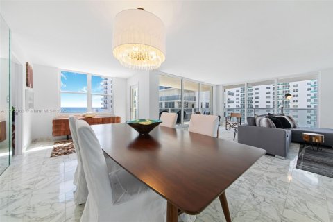 Copropriété à louer à Hollywood, Floride: 2 chambres, 173.54 m2 № 1984944 - photo 16