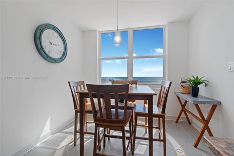 Copropriété à louer à Hollywood, Floride: 2 chambres, 173.54 m2 № 1984944 - photo 9