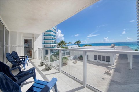 Copropriété à louer à Hollywood, Floride: 2 chambres, 173.54 m2 № 1984944 - photo 27