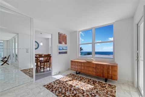 Copropriété à louer à Hollywood, Floride: 2 chambres, 173.54 m2 № 1984944 - photo 11