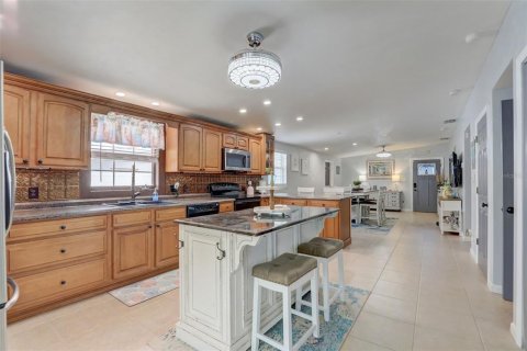House in Bradenton, Florida 4 bedrooms, 145.11 sq.m. № 1724019 - photo 15
